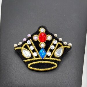 Avon brooch pin statement crown velvet background with faux pearls rhinestone